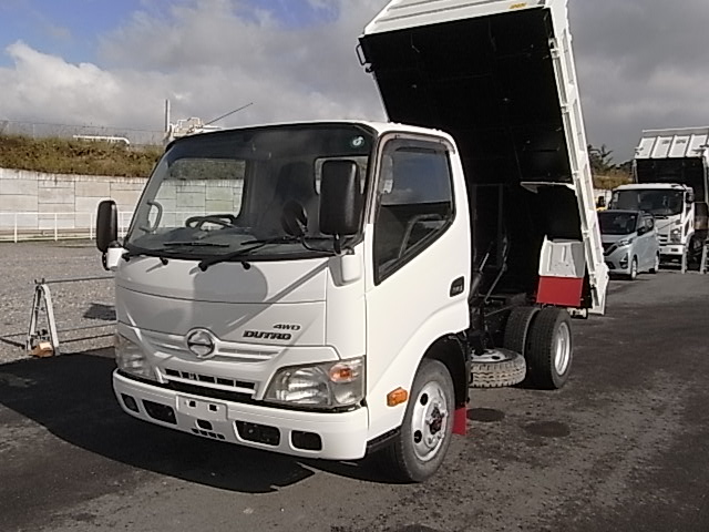 24年デュトロ4WD全低床ダンプ コボレーン付き走行7.3万㎞ です。
