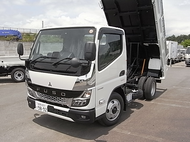 R８年キャンター３トン４ナンバー全低床ダンプです。